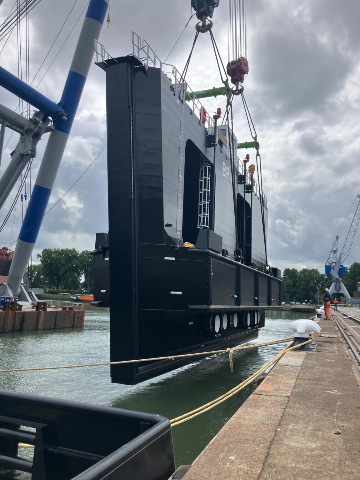 Bateau-porte forme 1 BrestPort